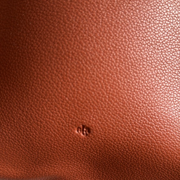 ELA “LADY BAG”
Equipped with two straps (crossbody & guitar), - Picture 3 of 7